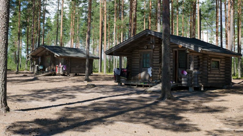 Kahdeksan hengen mökit