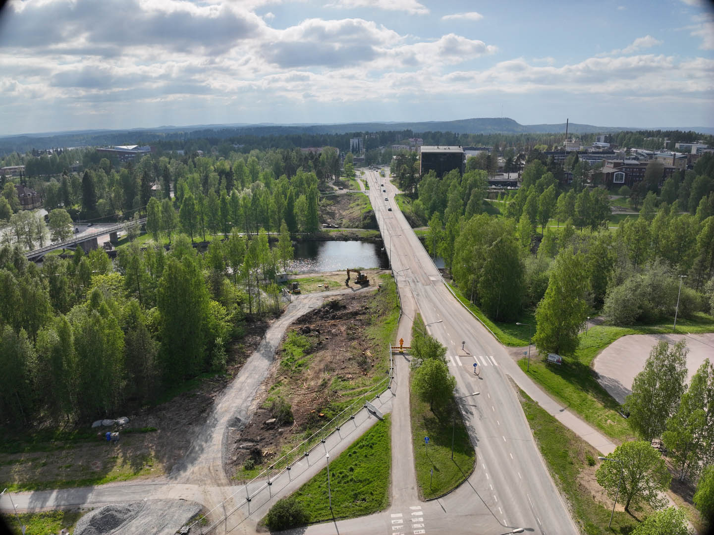 Ilmakuva siltatyömaasta Suolahden suunnasta
