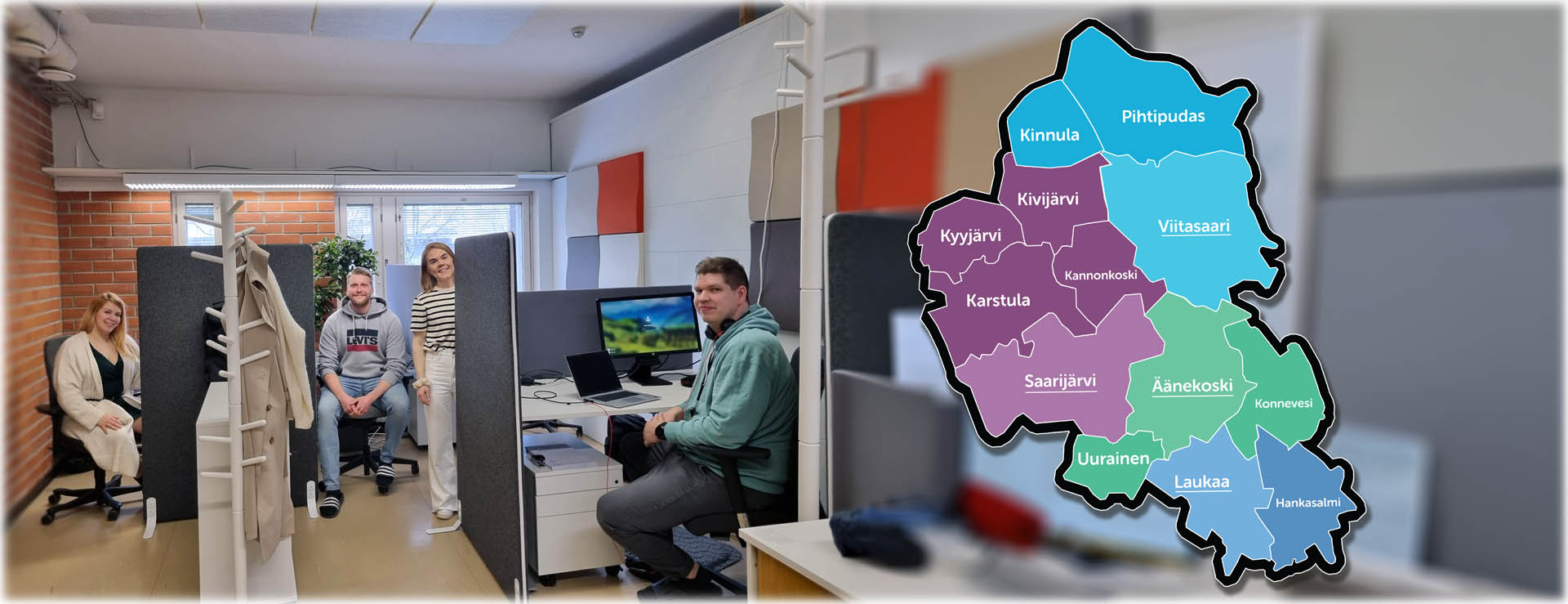 Toimisto, jossa on hymyileviä ihmisiä. Kuvan päällä näkyy työllisyysalueen kartta.